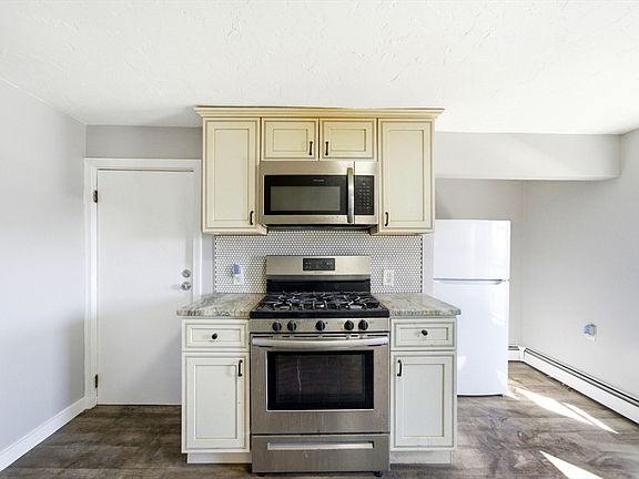 3rd image of 29-31 Auburn St #1R