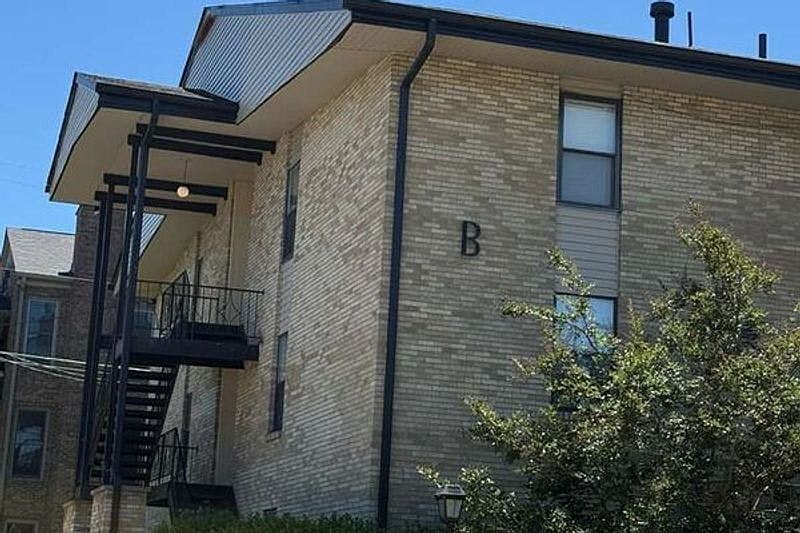 2nd image of 4425 Westlawn Dr APT B100