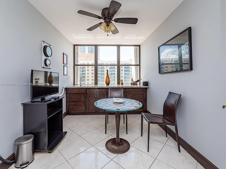 2401 S Ocean Dr — Photo 11