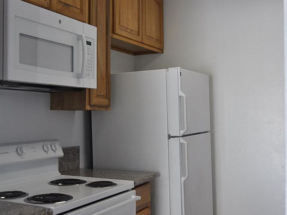 3rd image of 5134 Rhode Island Dr APT 4