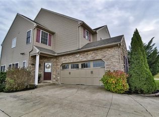 8298 Scenic View Dr, Breinigsville, PA 18031
