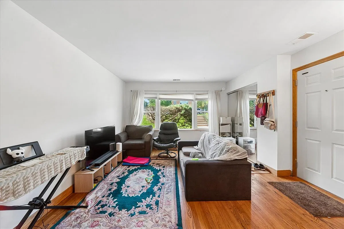 2 bed, 900 sqft, $1,800 — Photo 4