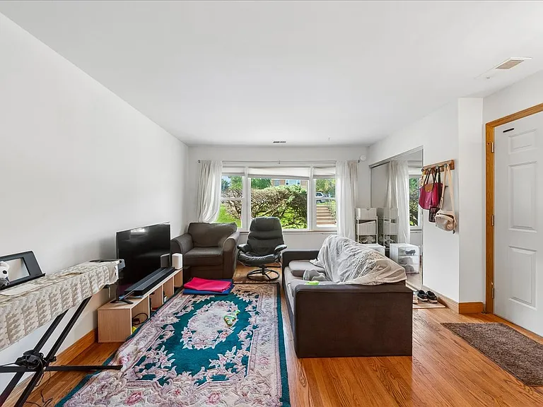 235 W Johnson St #1B — Photo 4