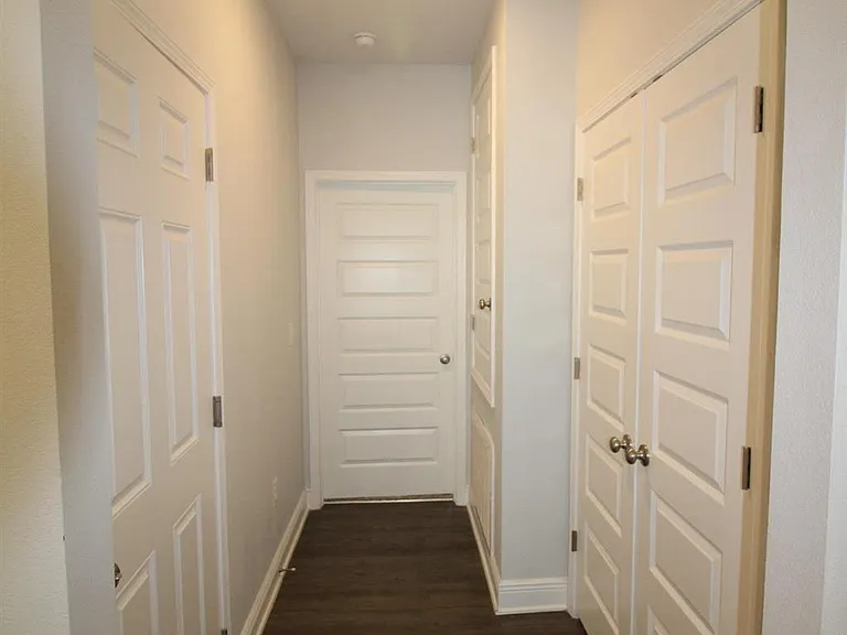 8006 Burnside Loop — Photo 16