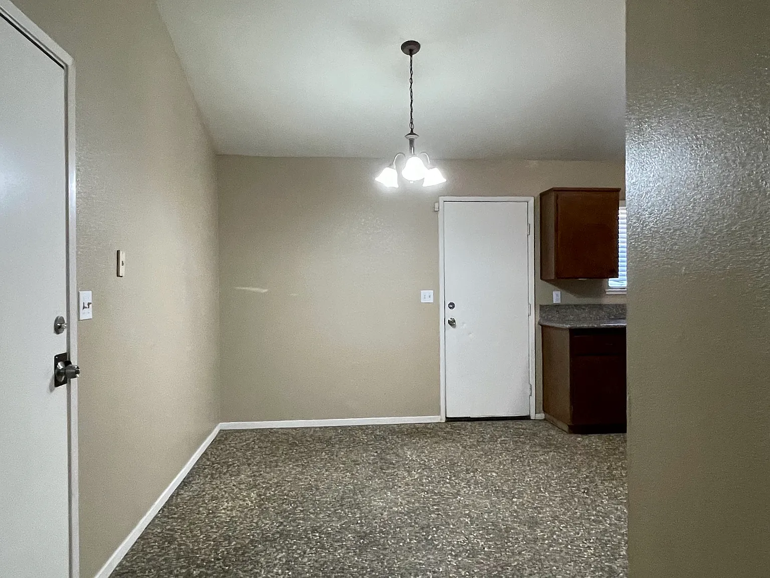 275 W Beechwood Ave — Photo 4