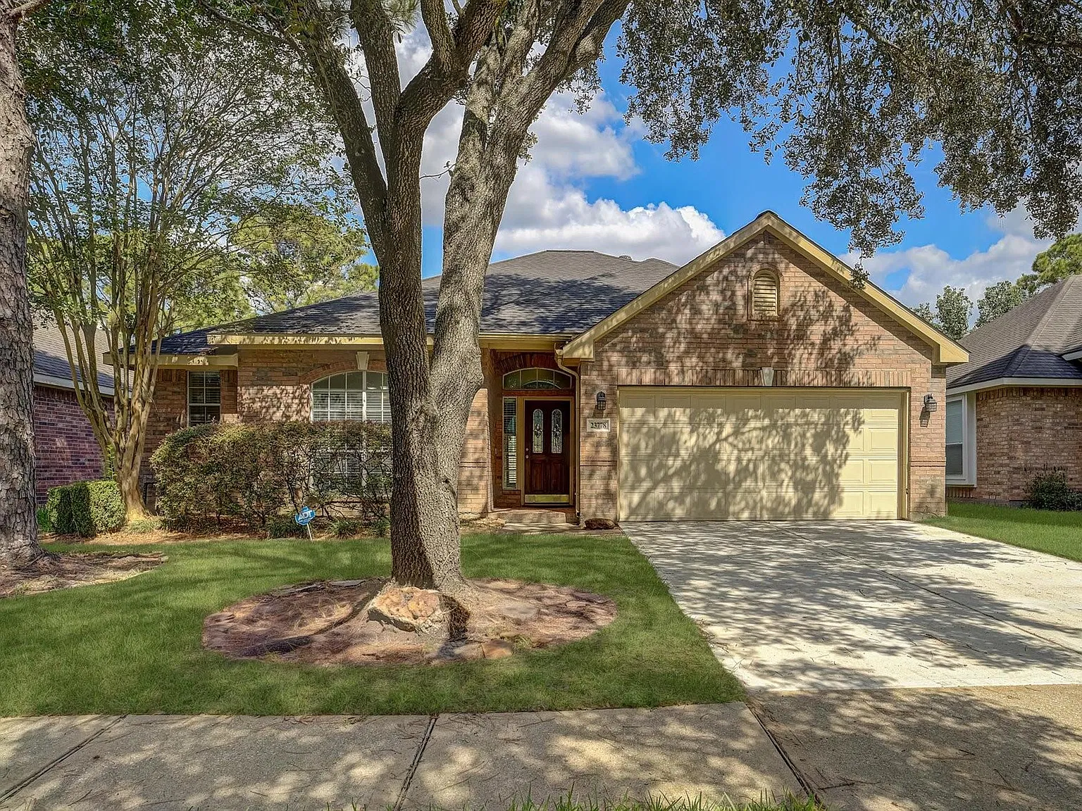3 bed, 2.0 bath, 2132 sqft, $2,350 — Photo 2