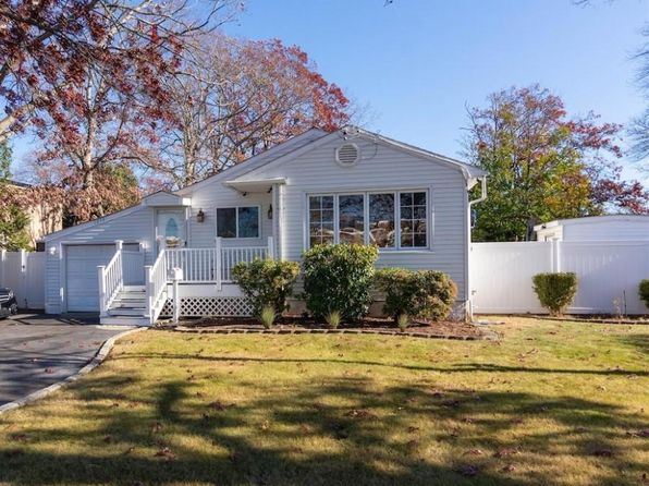 1255 Udall Road, Bay Shore, NY 11706