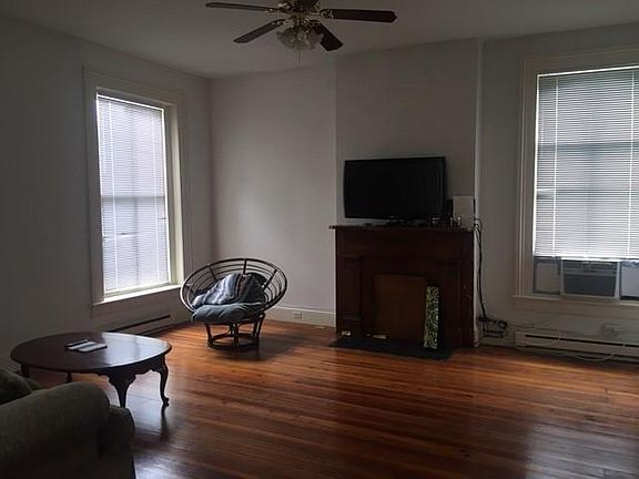 3rd image of 127 S Laurel St Floor 2