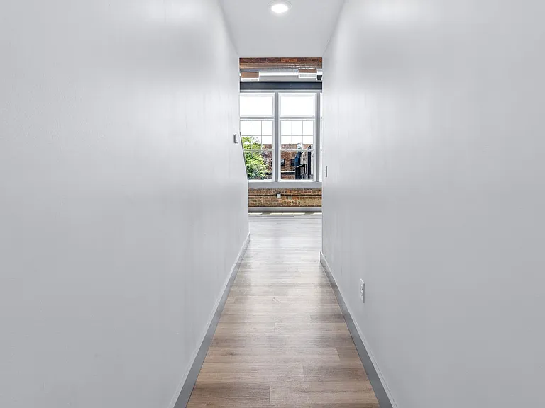 213 E Main St — Photo 24