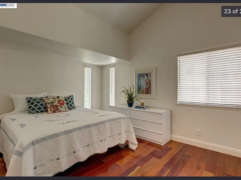 7778 Creekside Dr — Photo 2