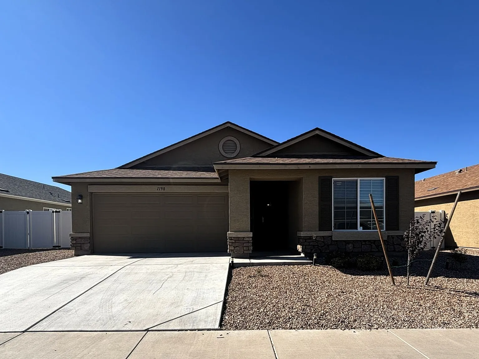 4 bed, 2.0 bath, 1655 sqft, $2,100 — Photo 1