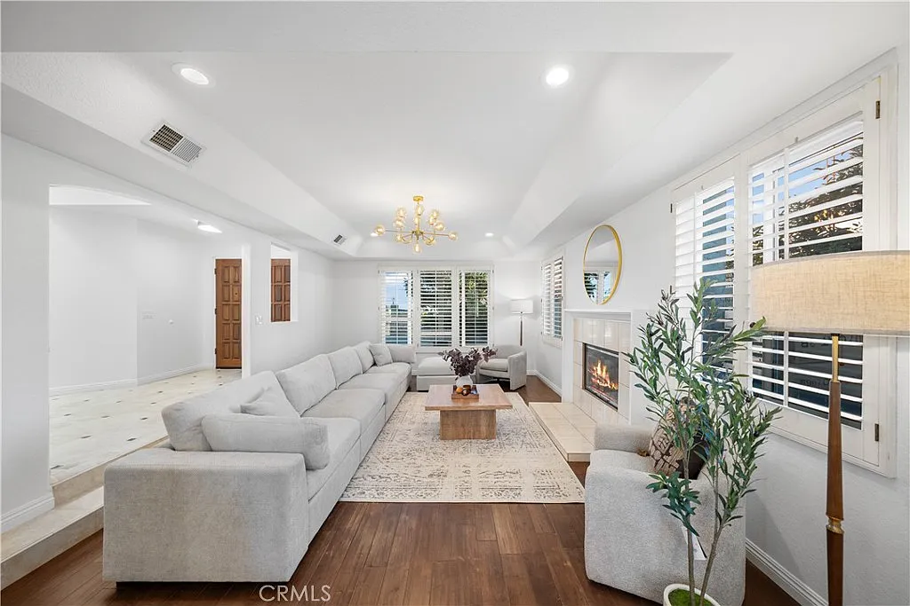 5 bed, 3009 sqft, $7,500 — Photo 1