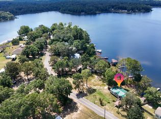 834 Paradise Island Dr, Defuniak Springs, FL 32433