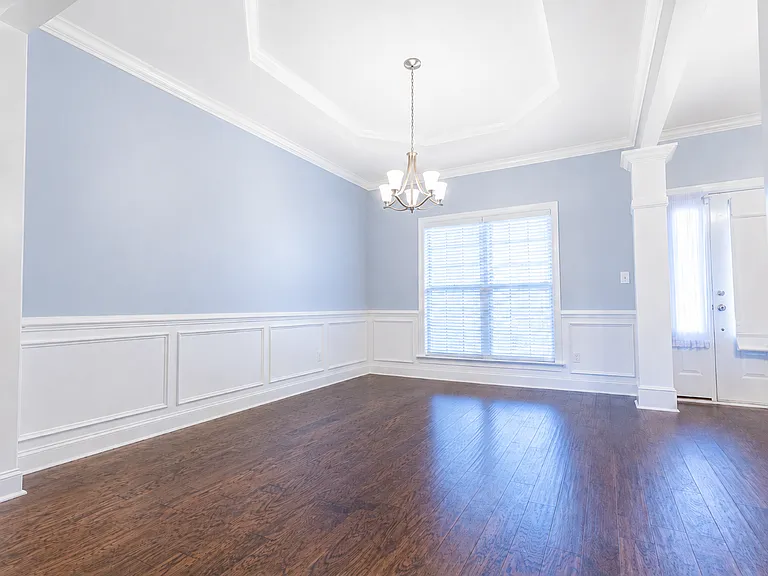 129 Belmont Dr — Photo 2