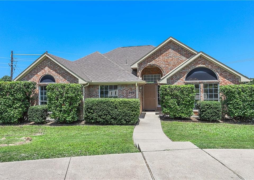 1st image of 941 Royal Oaks Dr
