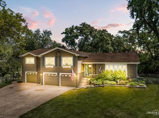680 Glen Haven Ln, Glen Ellyn, IL 60137