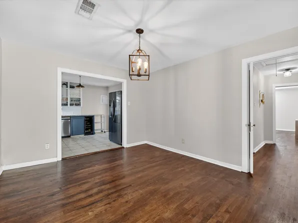 2129 Cardinal Ln, Fort Worth, TX 76111