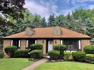 215 Glasgow Rd, Pittsburgh, PA 15221