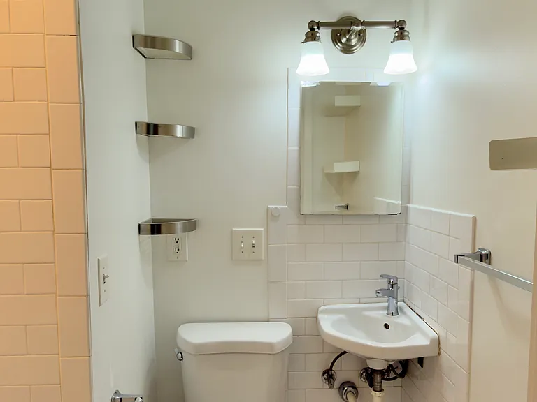 3209 Hennepin Ave S #6 — Photo 7