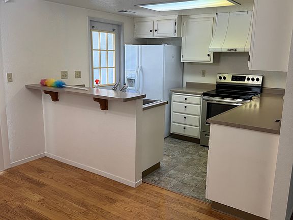 4th image of 102 Marina Dr N