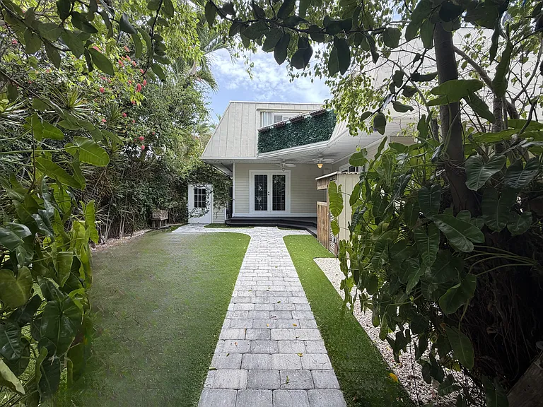 3318 Harriet Ave — Photo 1
