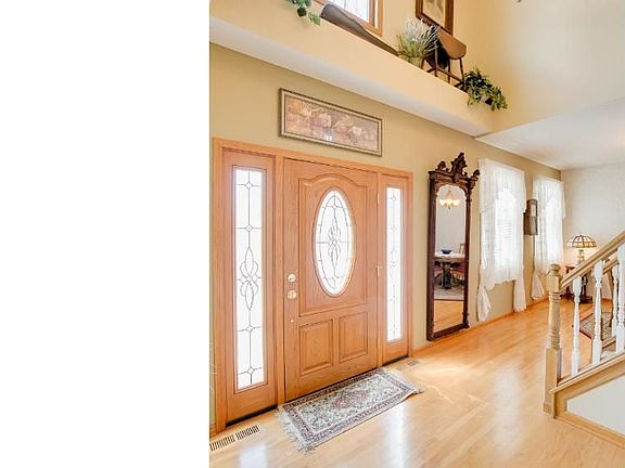 3rd image of 875 Winterberry Dr