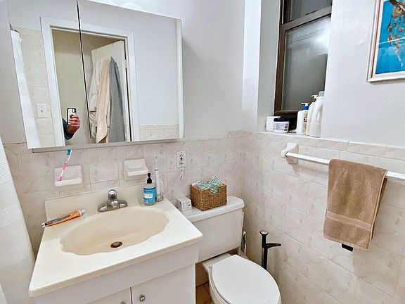 5th image of 41 W 64th St APT 2A