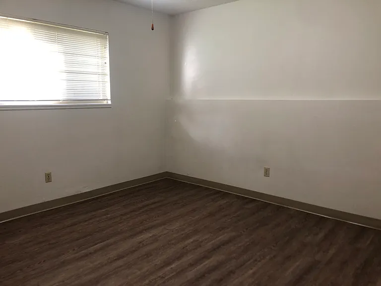 518 SW City View St #B — Photo 10