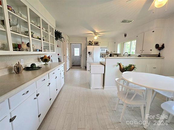 3rd image of 111 Forest Dr NE