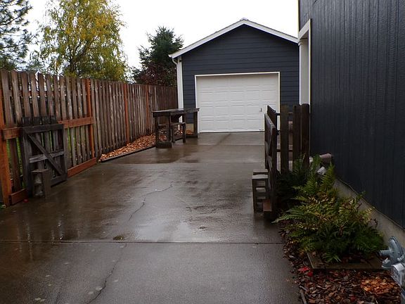 2nd image of 1238 SE Goodnight Ave