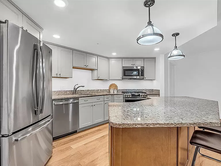 11 Cushing Pl #204 — Photo 4