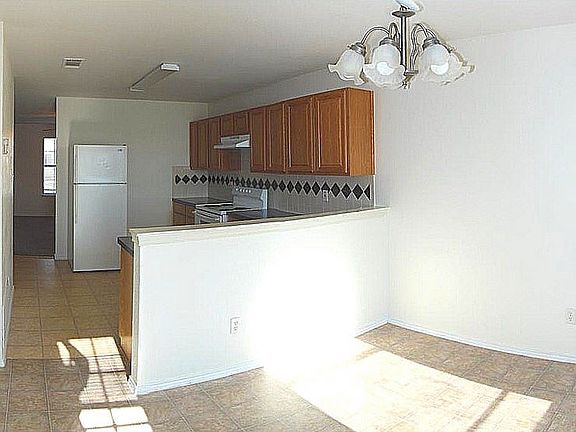 5th image of 1308 Dugger Cir APT C
