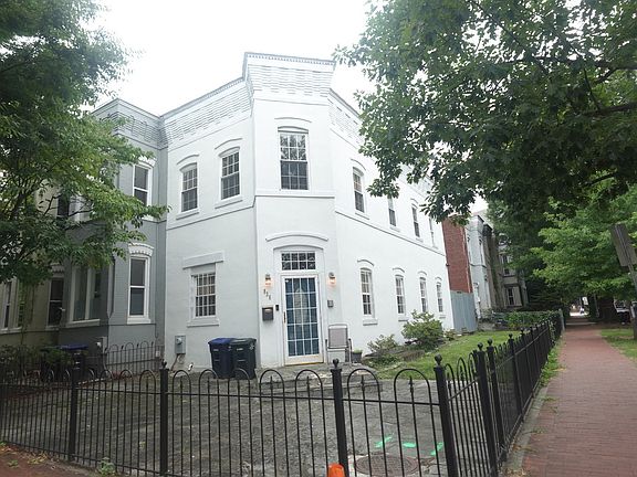 3rd image of 836 5th St NE