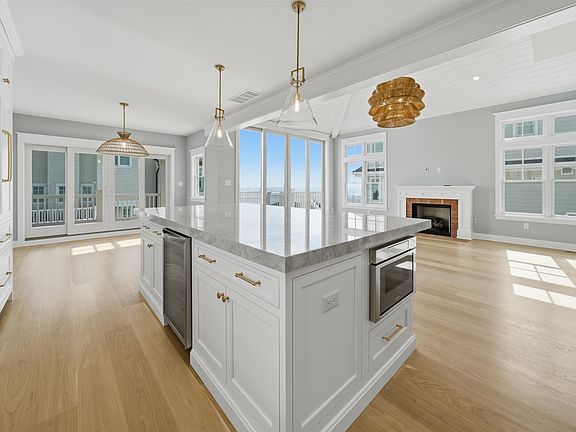 4th image of 135 7th St