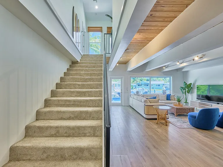 100 Neptune Dr — Photo 38
