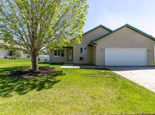 5081 W Elm Ct, Grand Forks, ND 58203