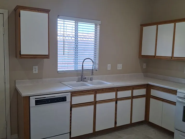 2120 Fred Brown Dr — Photo 10
