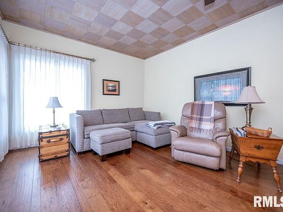 4th image of 5209 N Prospect Rd