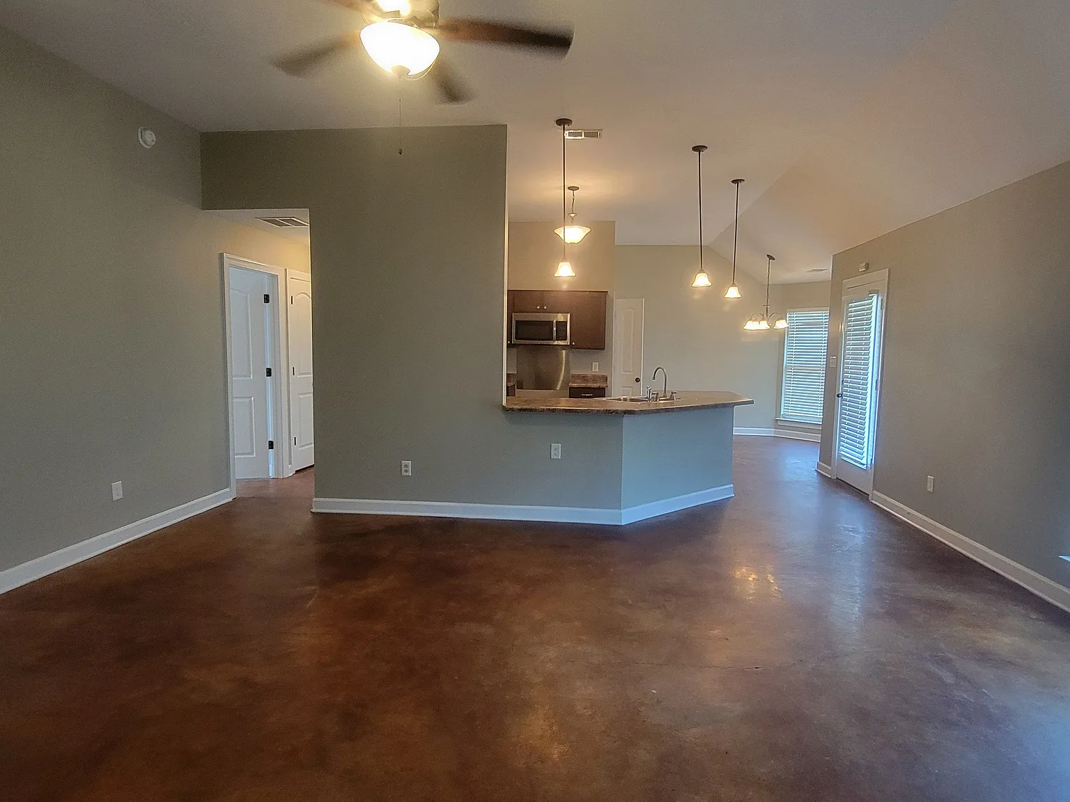 Coming Soon! 3-Bed, 2-Bathroom Brick Home — Photo 4