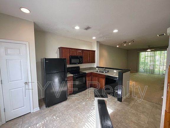 2nd image of 3512 Summerlin Ln