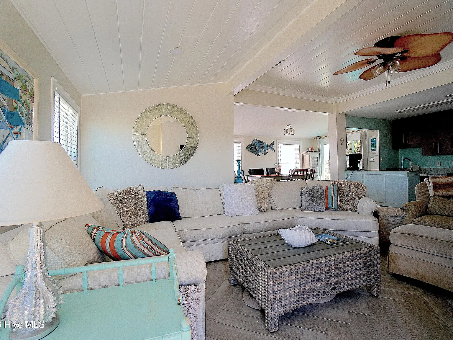 5 bed, 3.0 bath, 1817 sqft, $2,500 — Photo 2