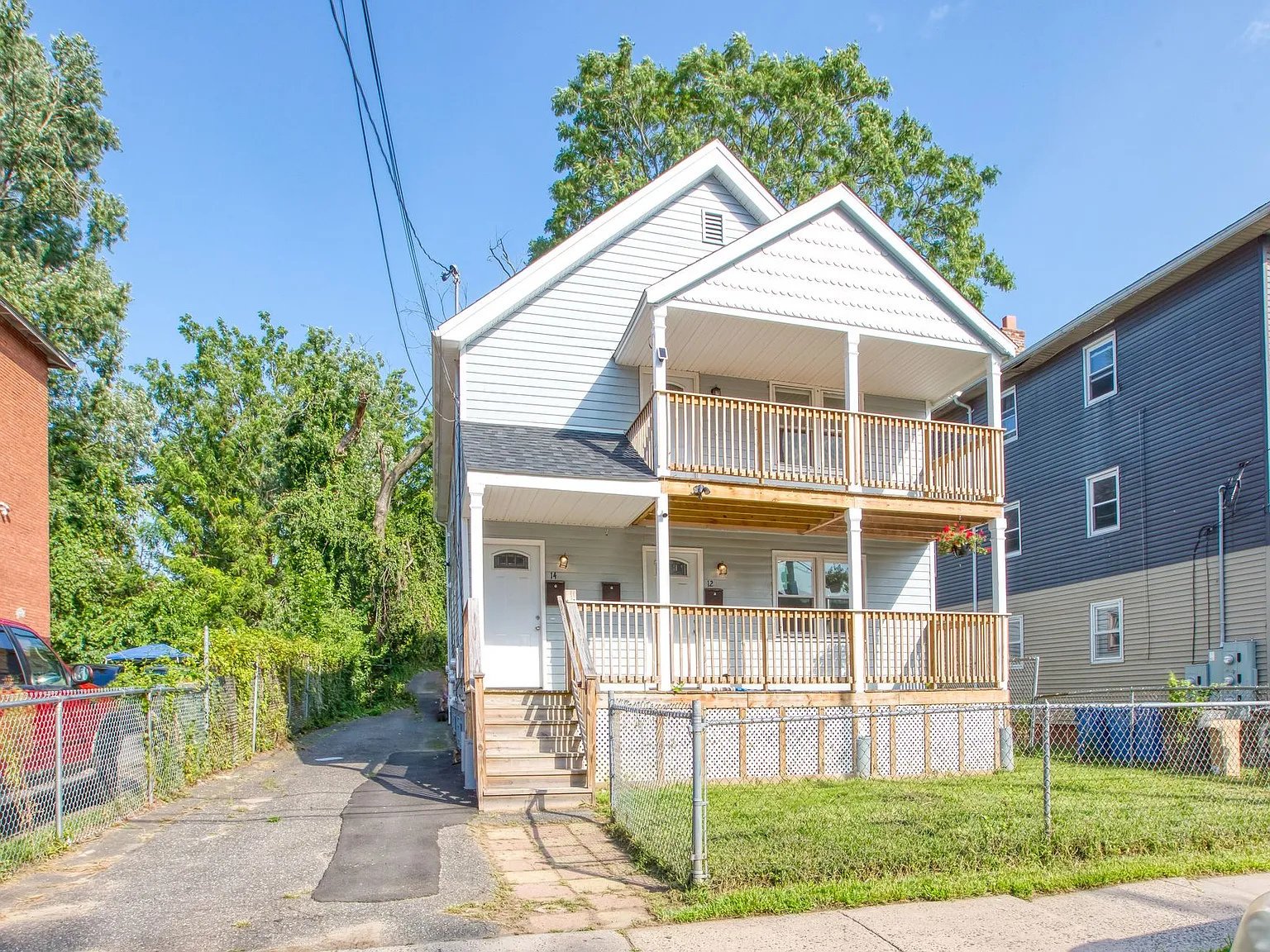 Lovely 3 Bedroom 1 Bathroom - 1st Floor with/ Washer and Dryer — Photo 3