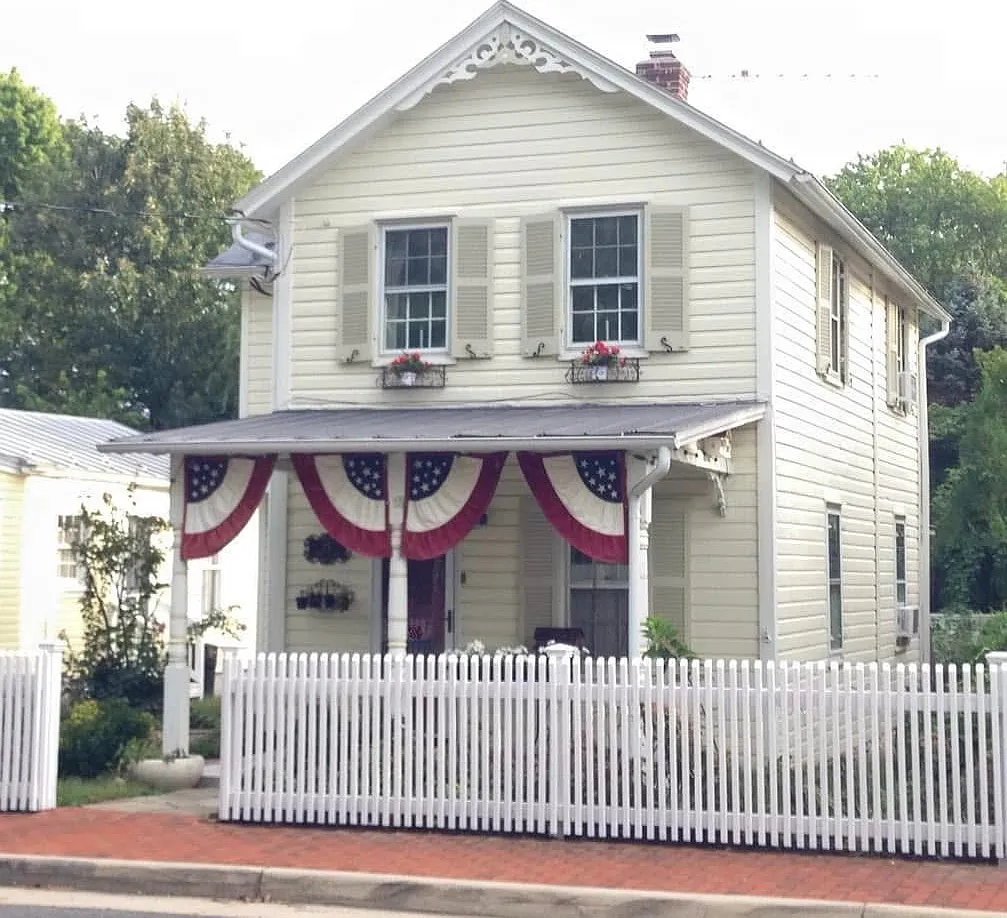 15 Union St NW — Photo 1