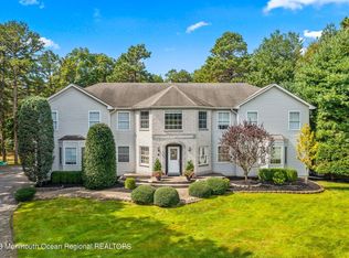 8 Southfork Dr, Jackson, NJ 08527