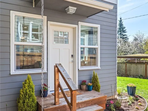 9716 A Dayton Avenue N, Seattle, WA 98103