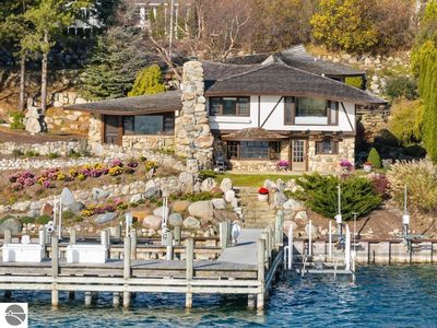 1 Thistle Downs Dr, Charlevoix, MI, 49720