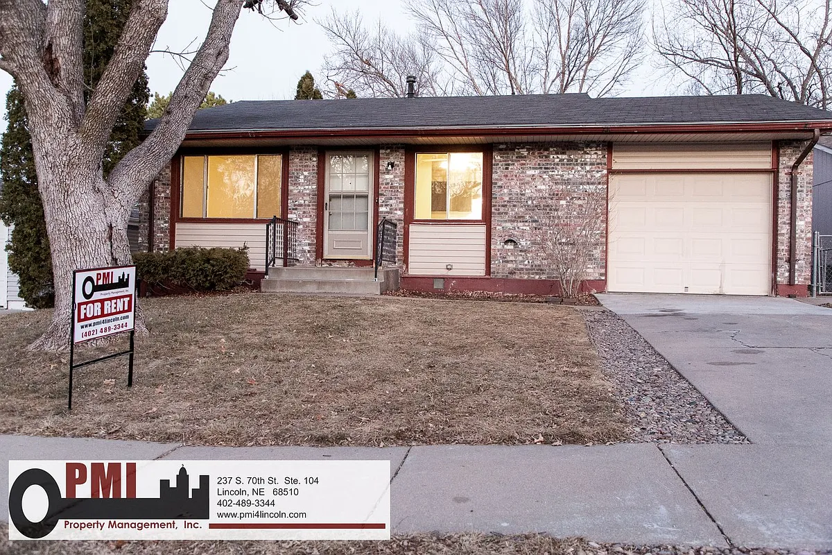 Building Photo - 4816 Southwood Dr