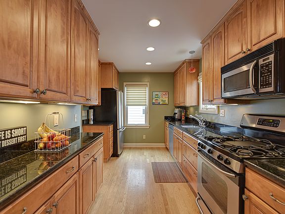5th image of 5521 N Kent Ave