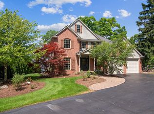 2330 Silver Point Dr, Waterford, MI 48328