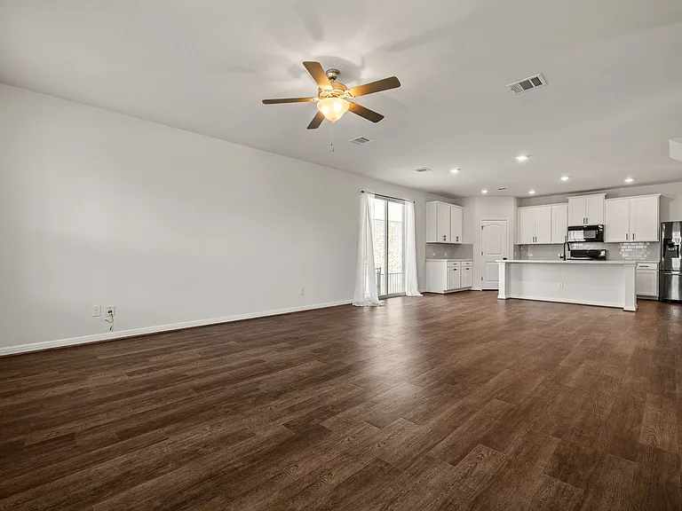 2904 Harvester Ln — Photo 5